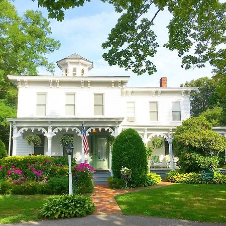 Quintessentials Bed And Breakfast And Spa East Marion Esterno foto
