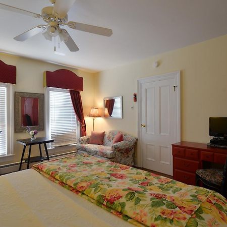 Quintessentials Bed And Breakfast And Spa East Marion Esterno foto