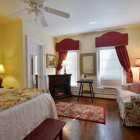 Quintessentials Bed And Breakfast And Spa East Marion Esterno foto
