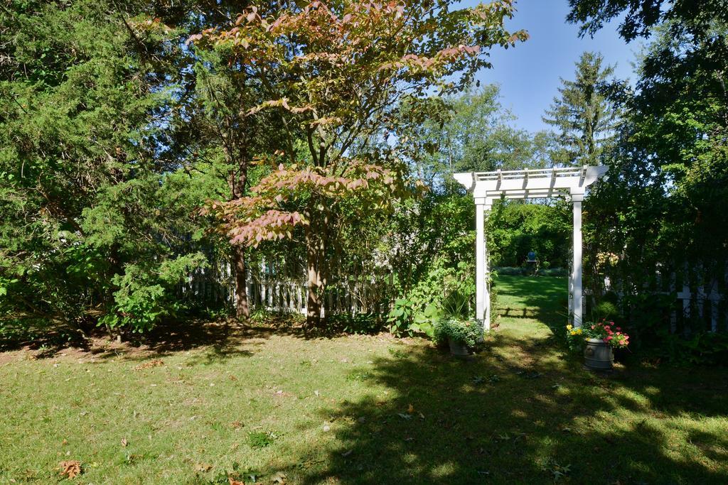 Quintessentials Bed And Breakfast And Spa East Marion Esterno foto