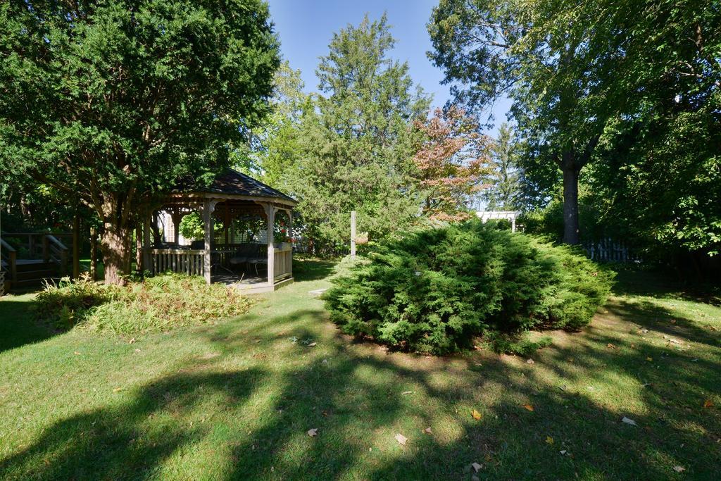 Quintessentials Bed And Breakfast And Spa East Marion Esterno foto