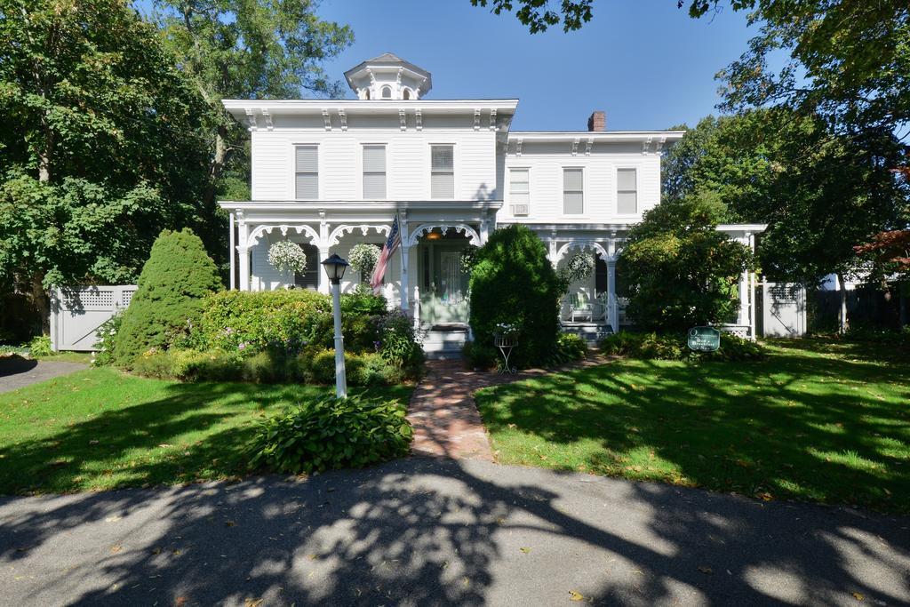 Quintessentials Bed And Breakfast And Spa East Marion Esterno foto