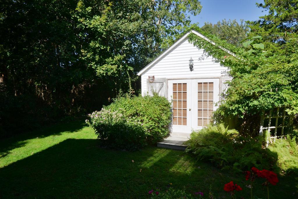 Quintessentials Bed And Breakfast And Spa East Marion Esterno foto