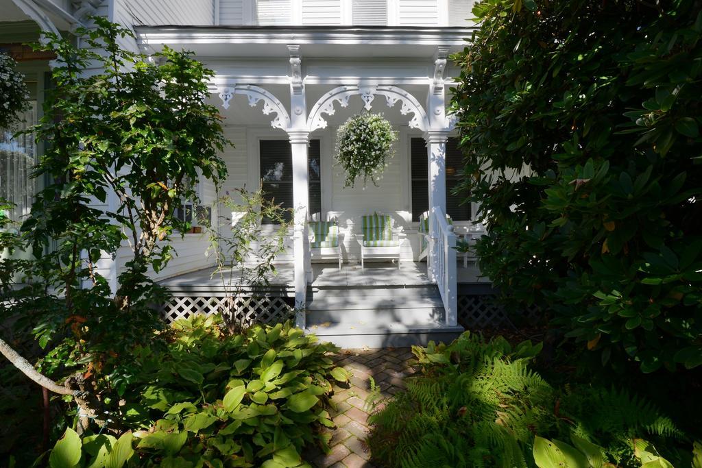 Quintessentials Bed And Breakfast And Spa East Marion Esterno foto