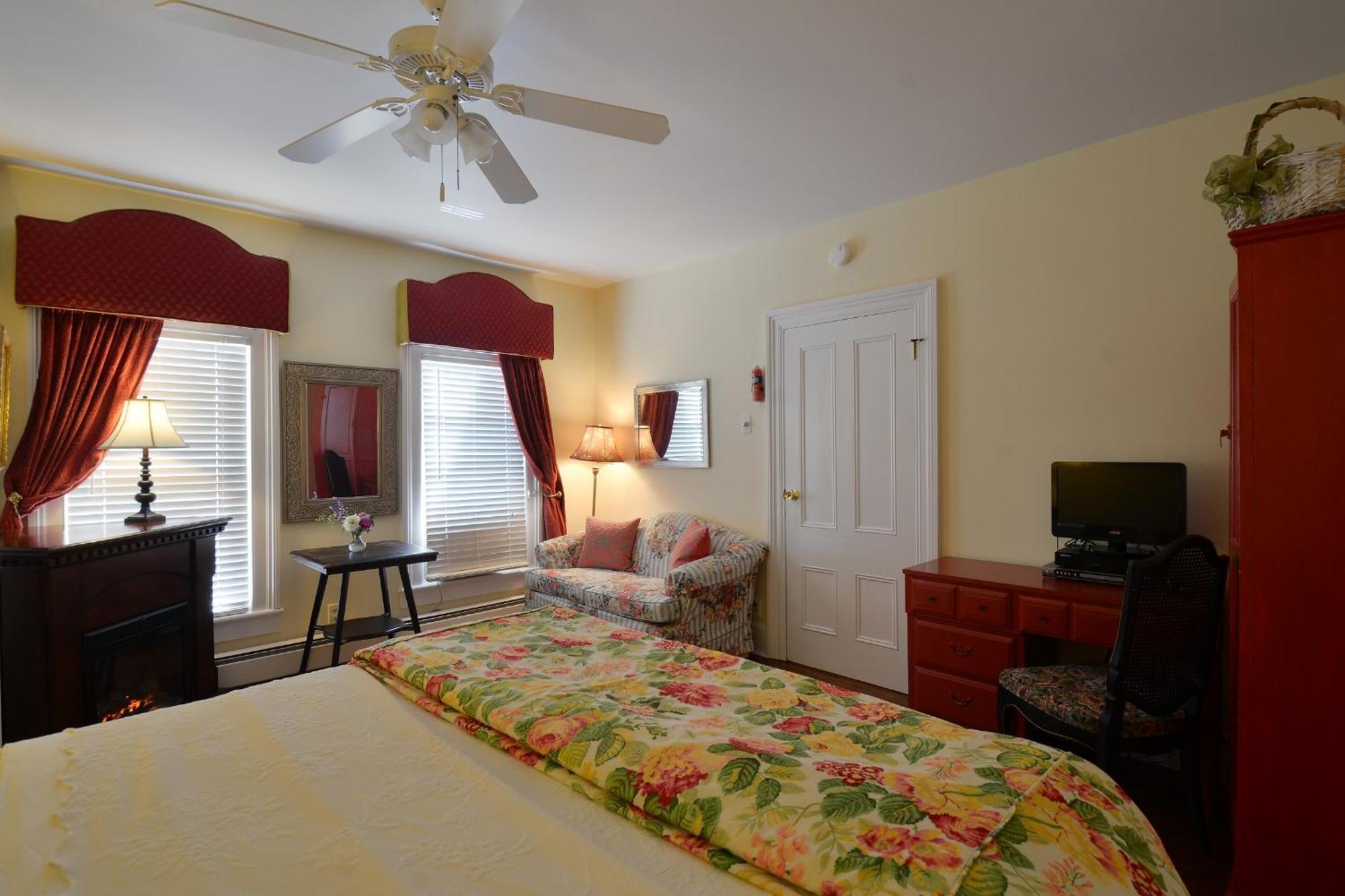 Quintessentials Bed And Breakfast And Spa East Marion Esterno foto