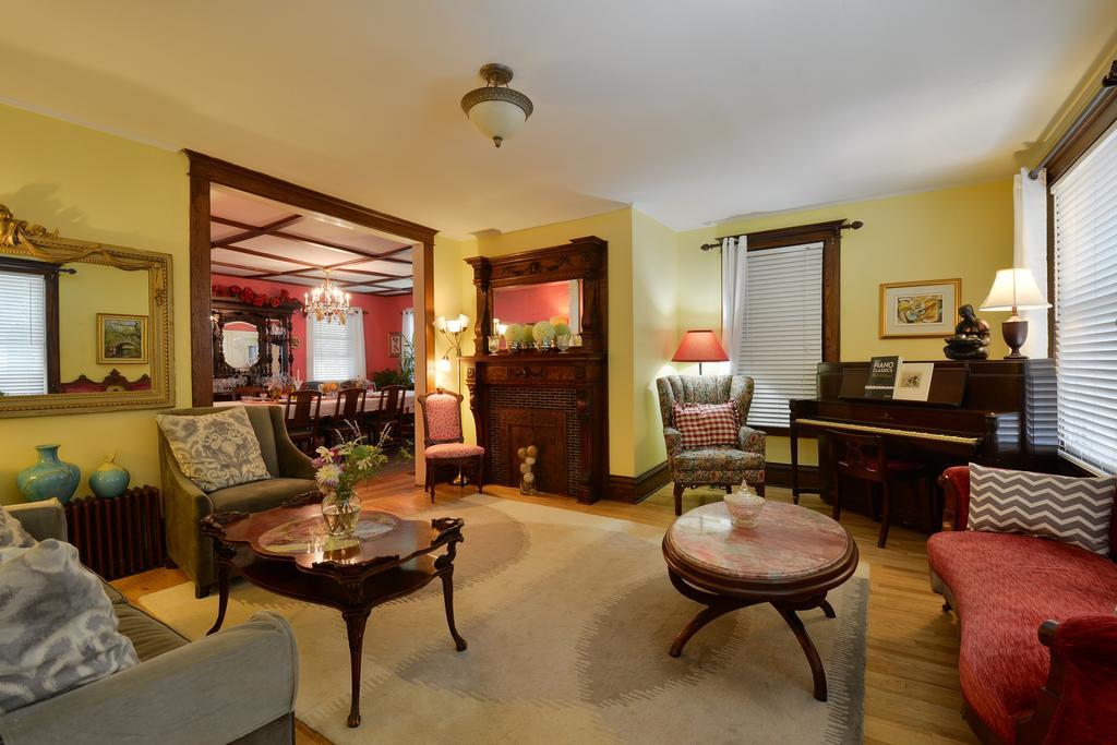 Quintessentials Bed And Breakfast And Spa East Marion Esterno foto