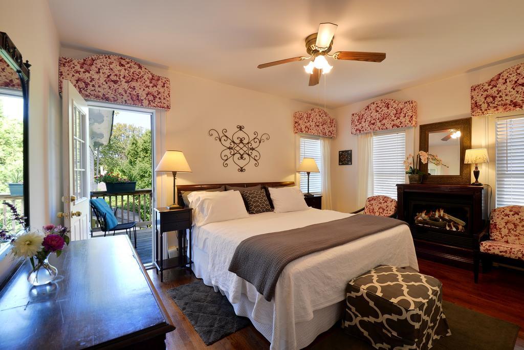 Quintessentials Bed And Breakfast And Spa East Marion Esterno foto