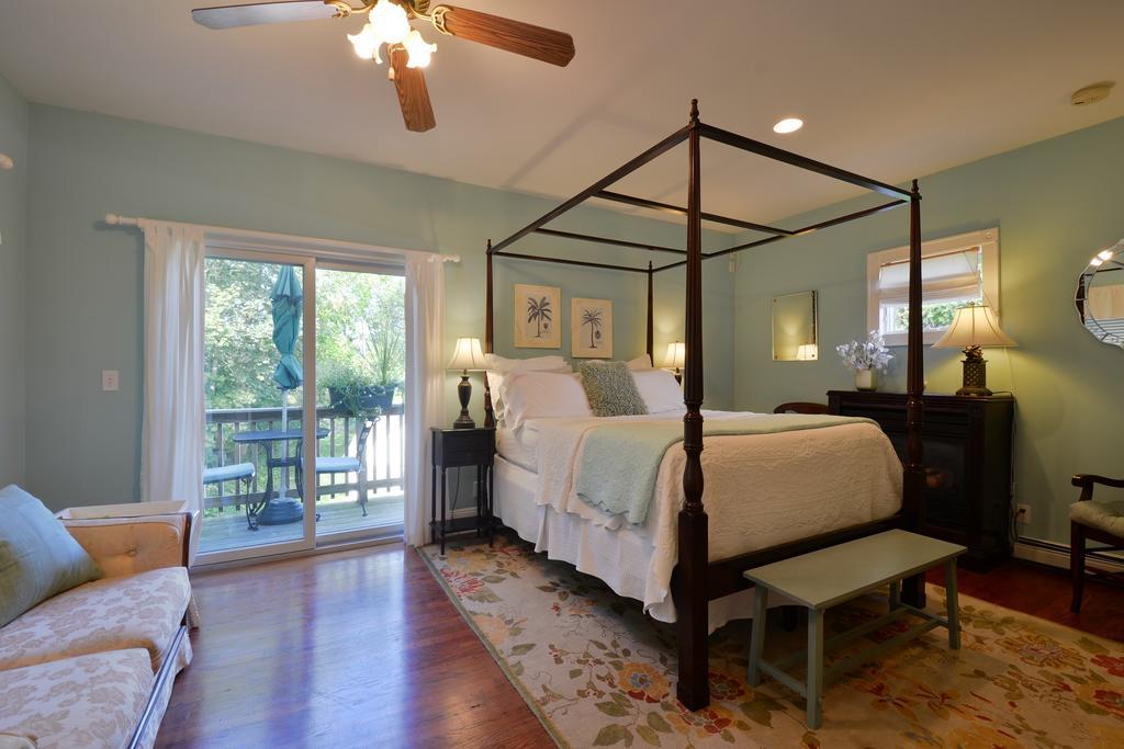 Quintessentials Bed And Breakfast And Spa East Marion Esterno foto