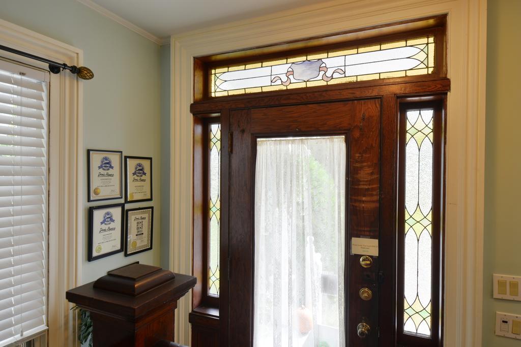 Quintessentials Bed And Breakfast And Spa East Marion Esterno foto