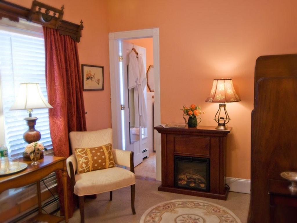 Quintessentials Bed And Breakfast And Spa East Marion Esterno foto