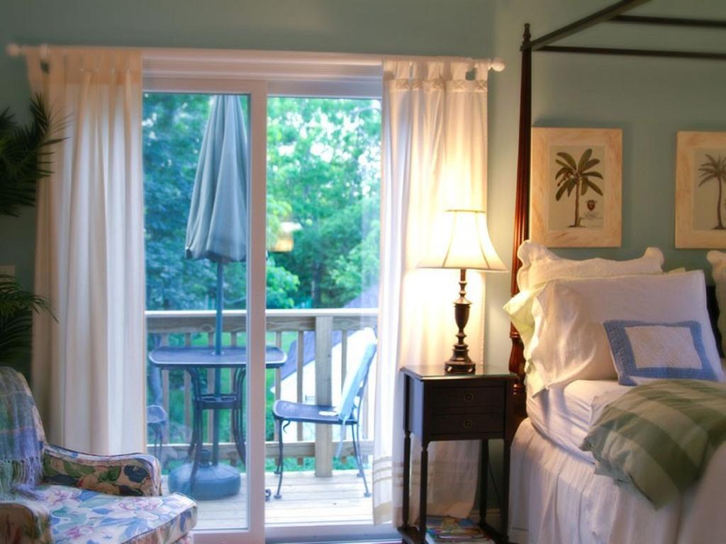 Quintessentials Bed And Breakfast And Spa East Marion Esterno foto