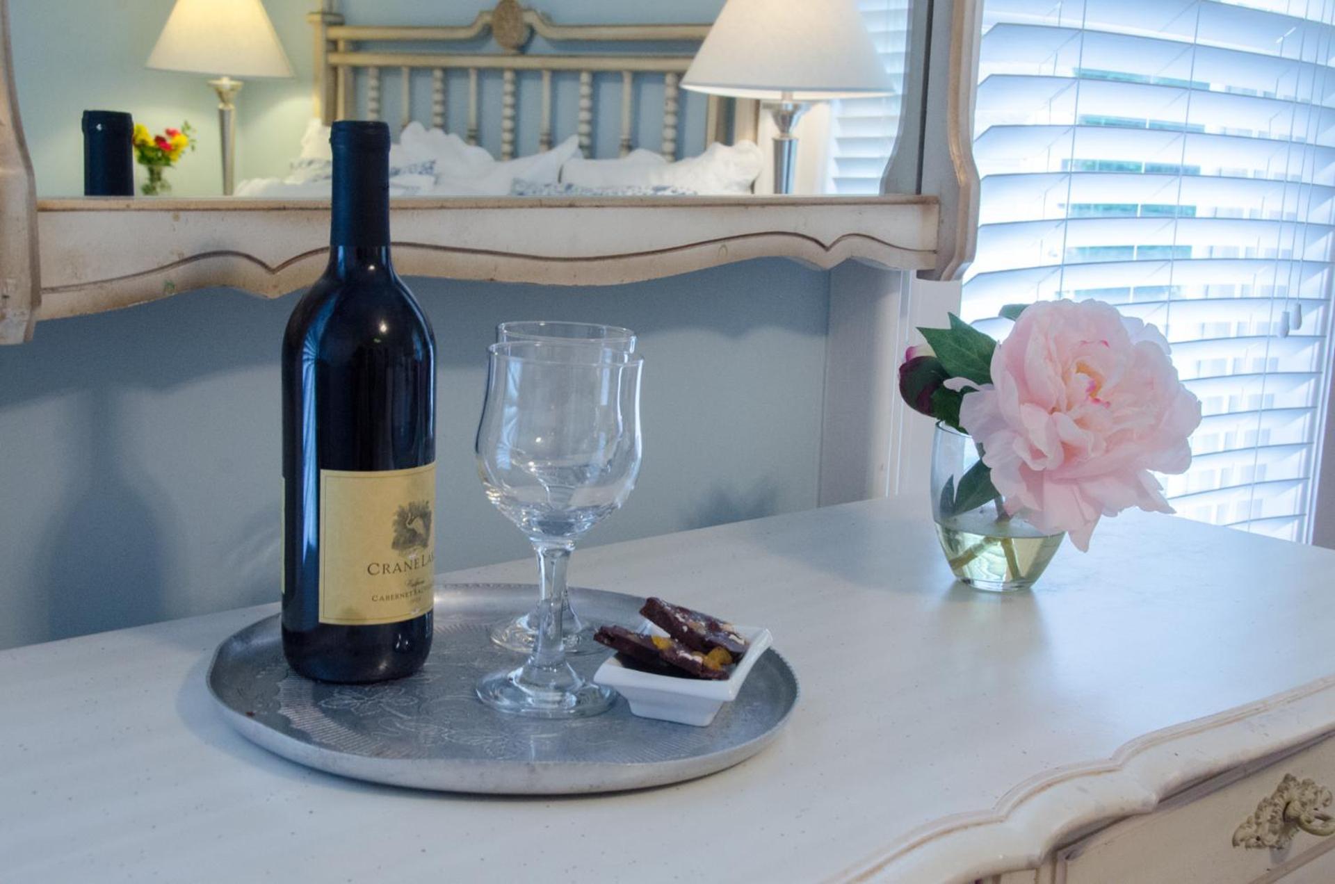 Quintessentials Bed And Breakfast And Spa East Marion Esterno foto