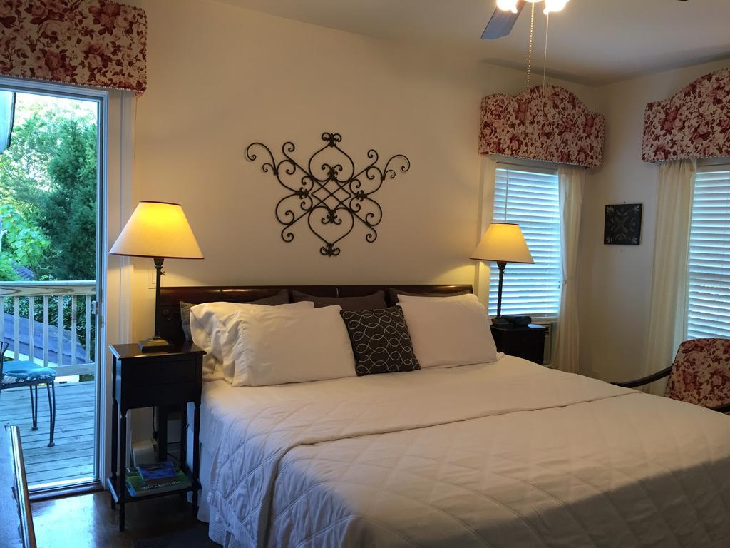 Quintessentials Bed And Breakfast And Spa East Marion Esterno foto