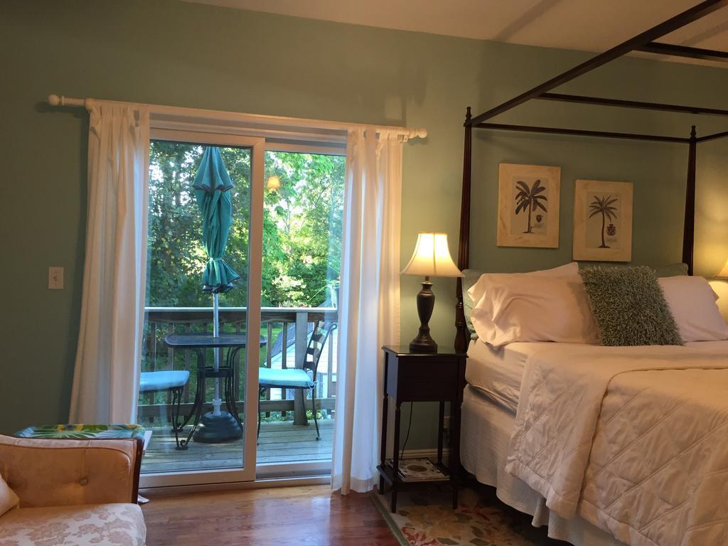 Quintessentials Bed And Breakfast And Spa East Marion Esterno foto