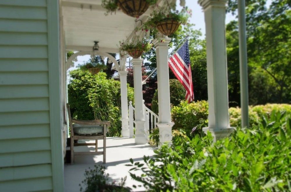 Quintessentials Bed And Breakfast And Spa East Marion Esterno foto