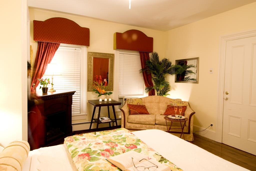 Quintessentials Bed And Breakfast And Spa East Marion Camera foto