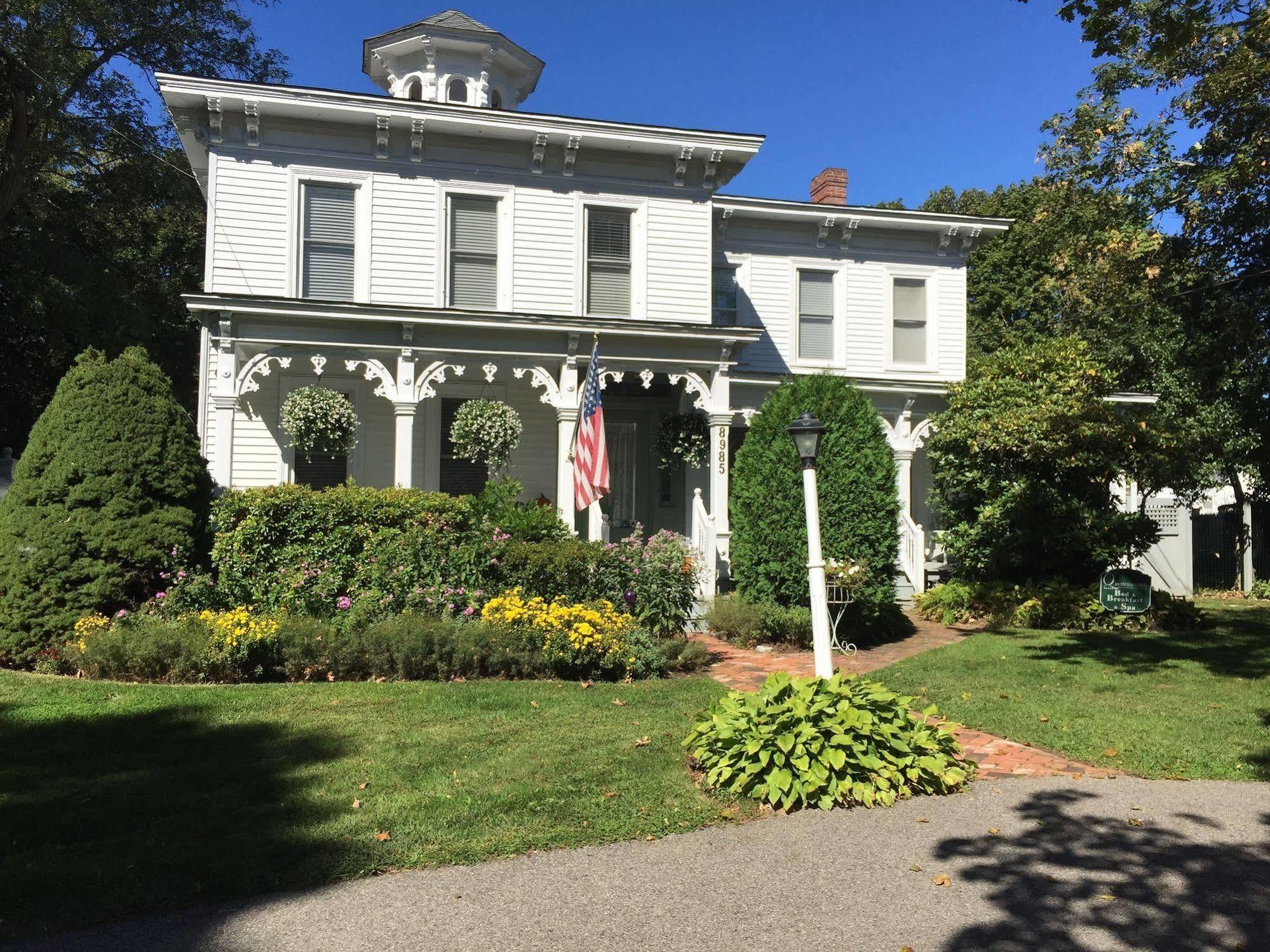 Quintessentials Bed And Breakfast And Spa East Marion Esterno foto
