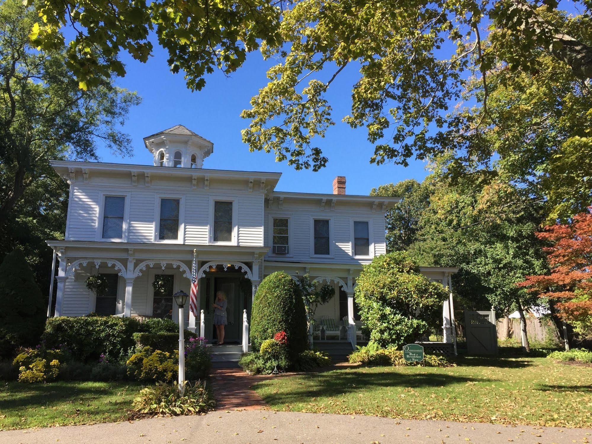 Quintessentials Bed And Breakfast And Spa East Marion Esterno foto