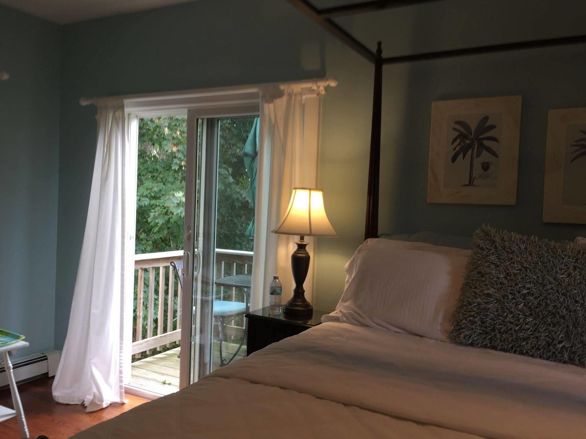 Quintessentials Bed And Breakfast And Spa East Marion Esterno foto