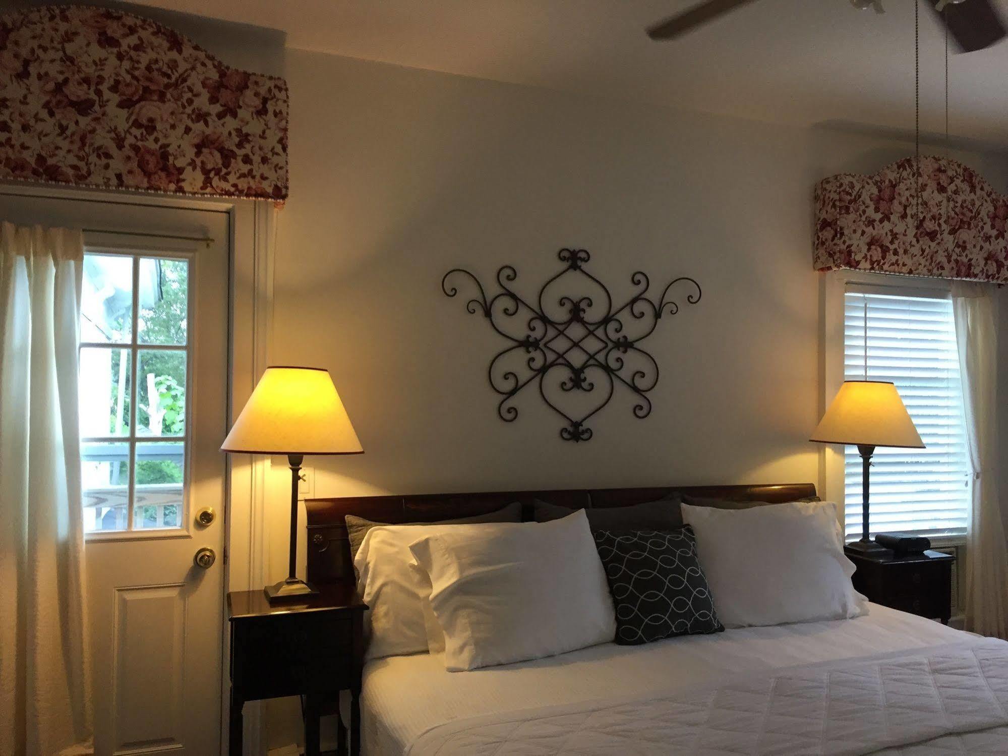 Quintessentials Bed And Breakfast And Spa East Marion Esterno foto