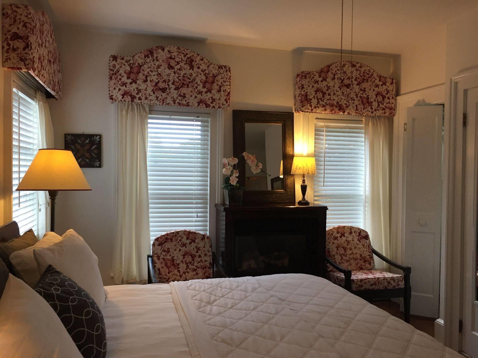 Quintessentials Bed And Breakfast And Spa East Marion Esterno foto