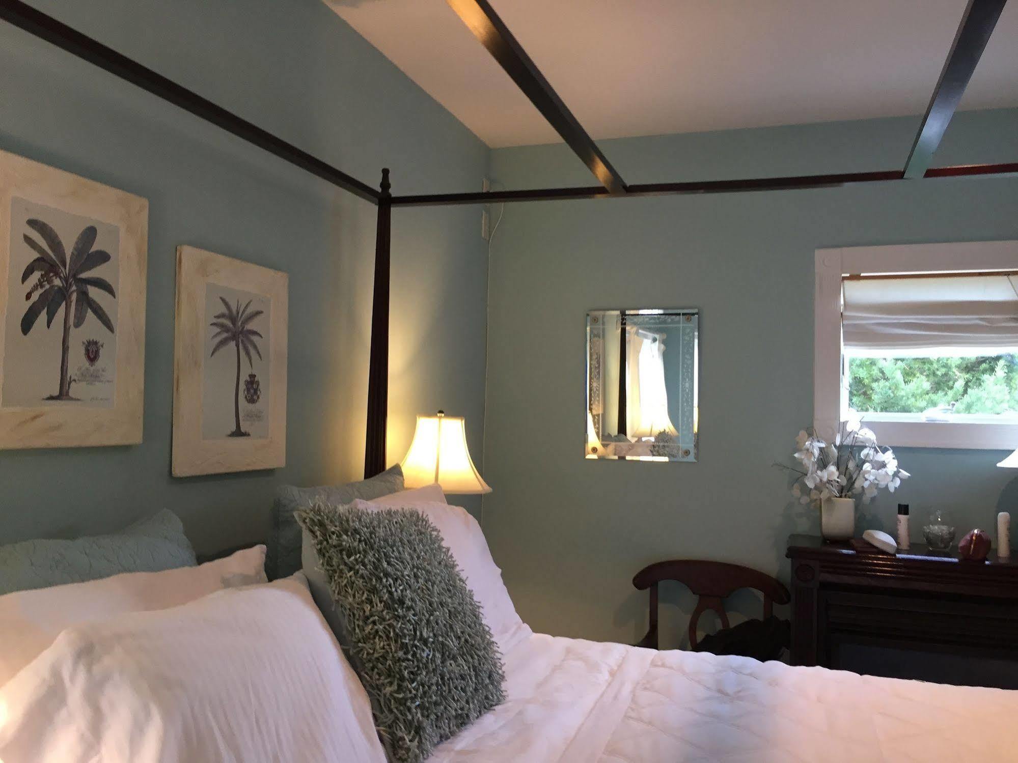 Quintessentials Bed And Breakfast And Spa East Marion Esterno foto