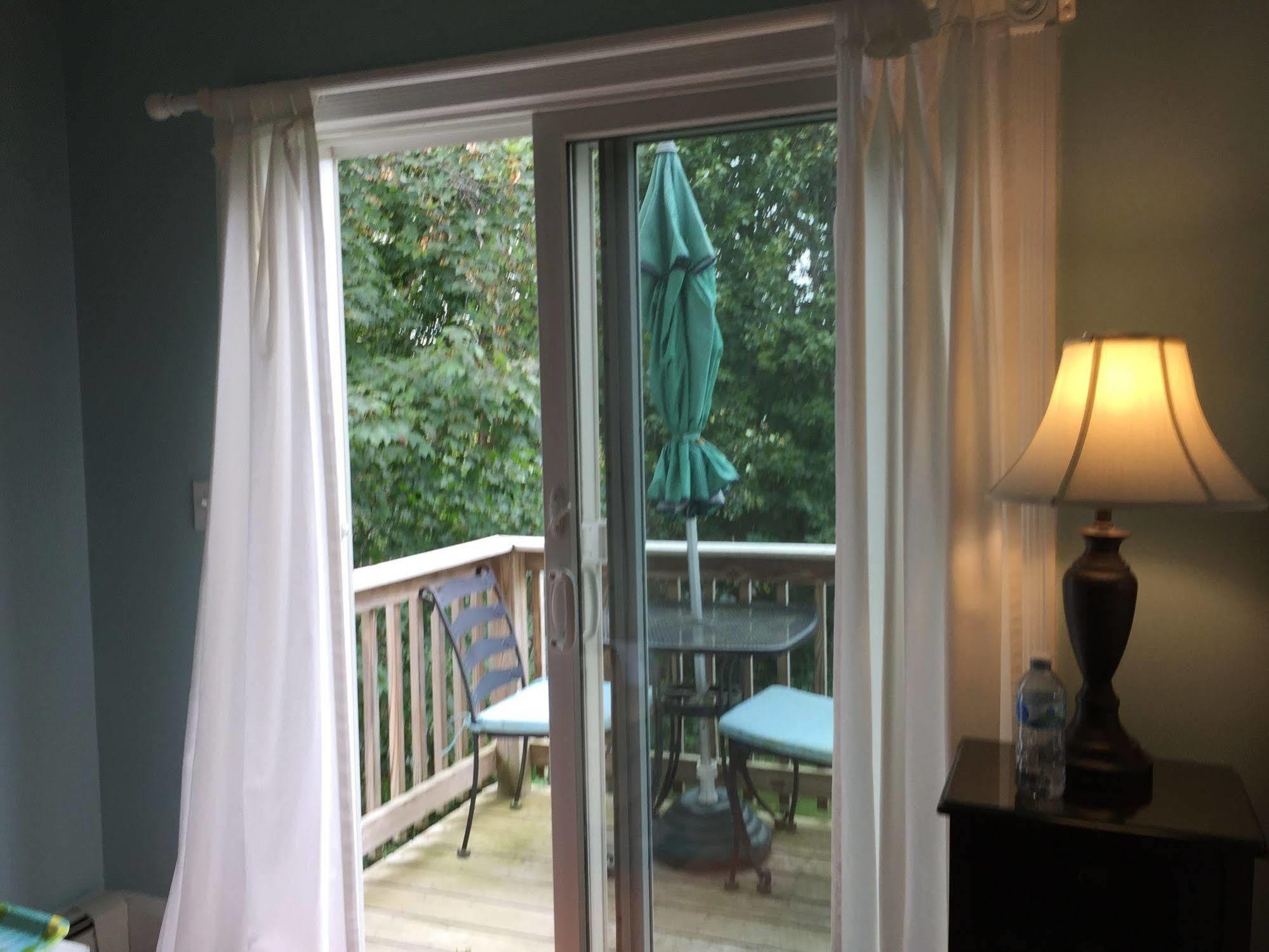 Quintessentials Bed And Breakfast And Spa East Marion Esterno foto