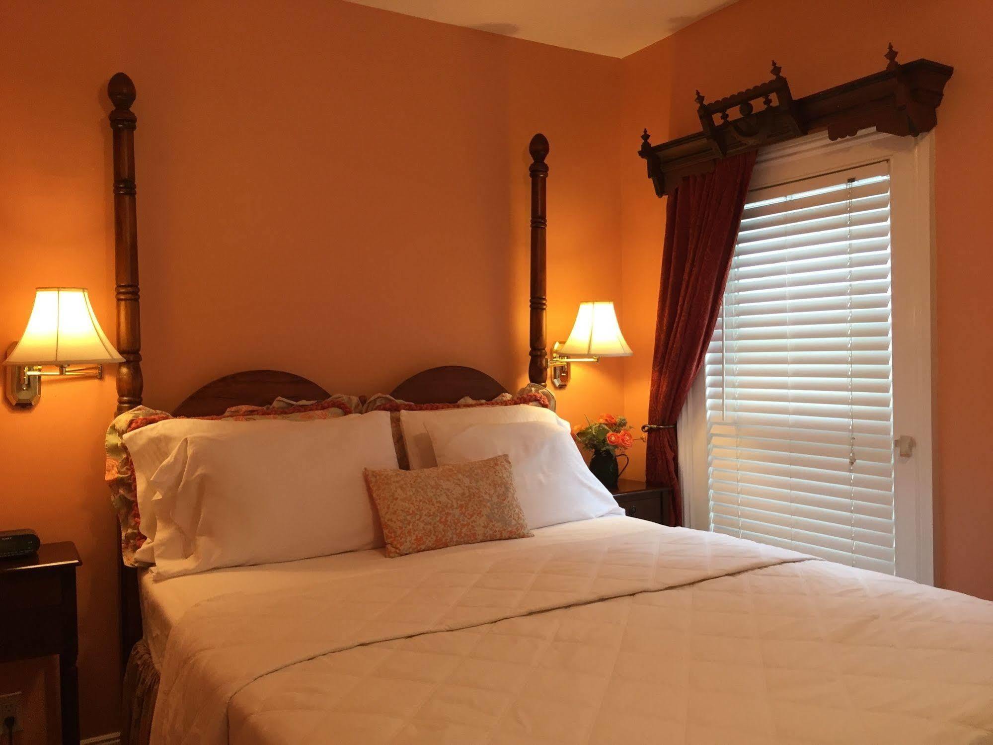 Quintessentials Bed And Breakfast And Spa East Marion Esterno foto