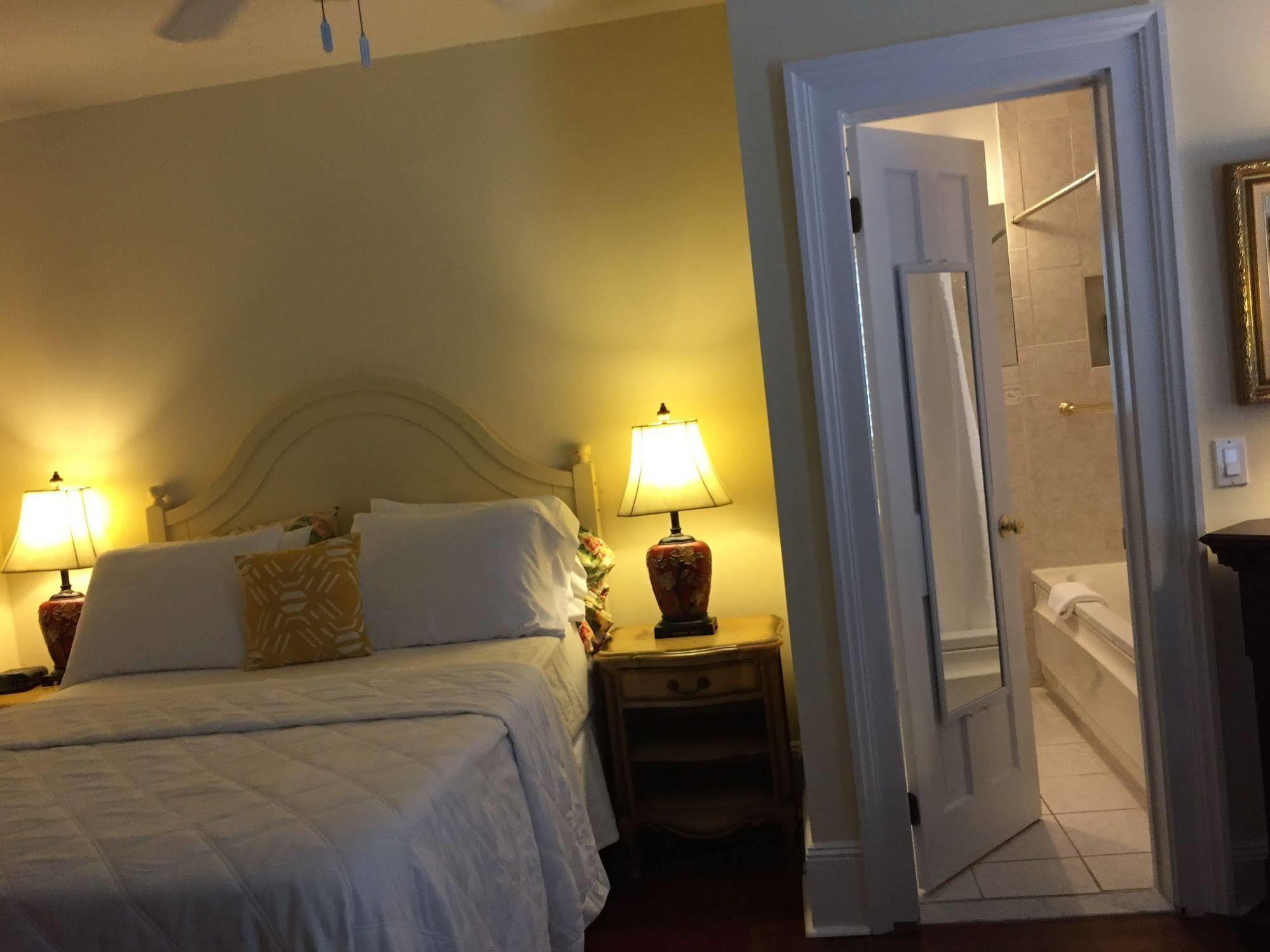 Quintessentials Bed And Breakfast And Spa East Marion Esterno foto
