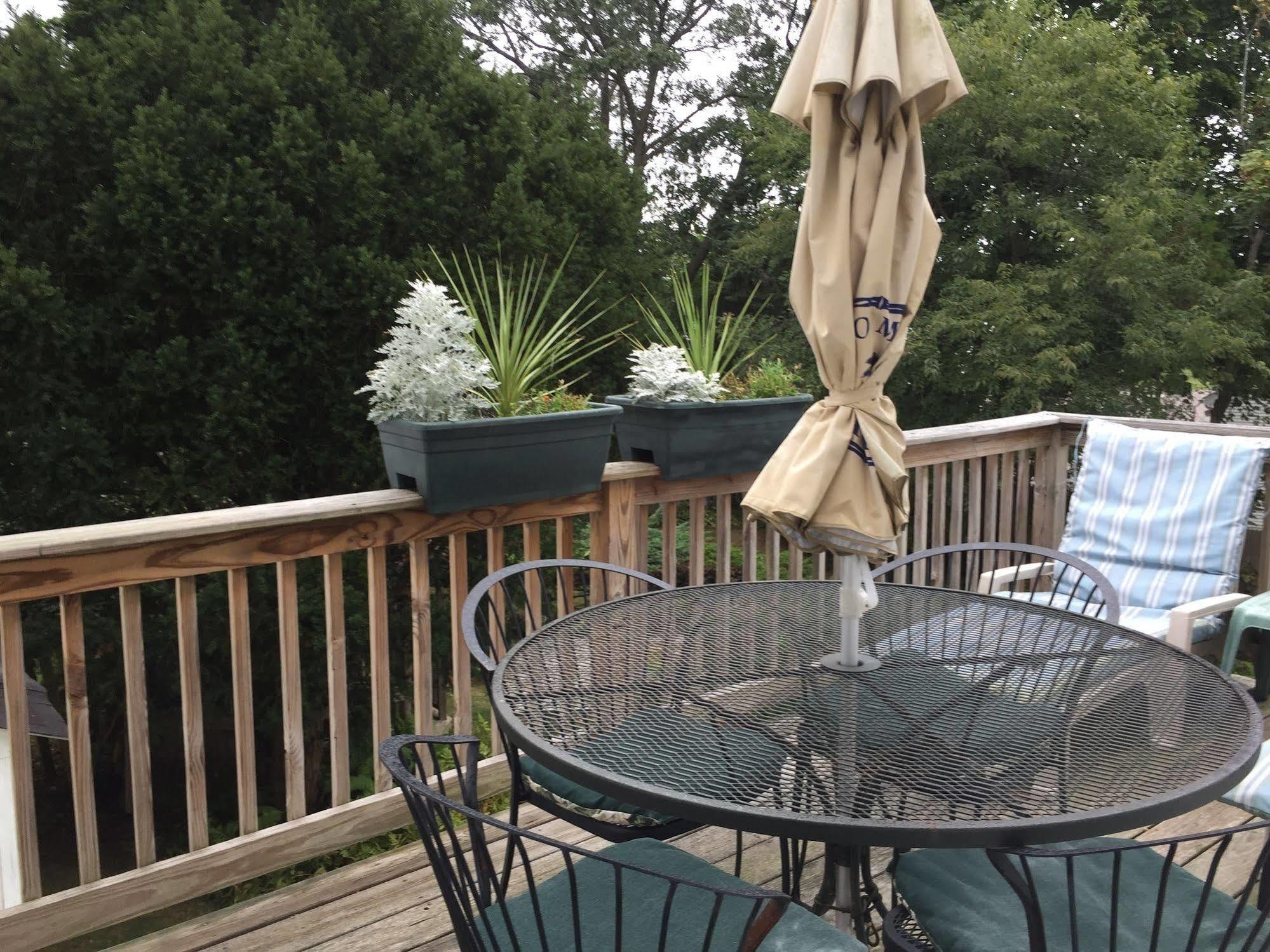 Quintessentials Bed And Breakfast And Spa East Marion Esterno foto